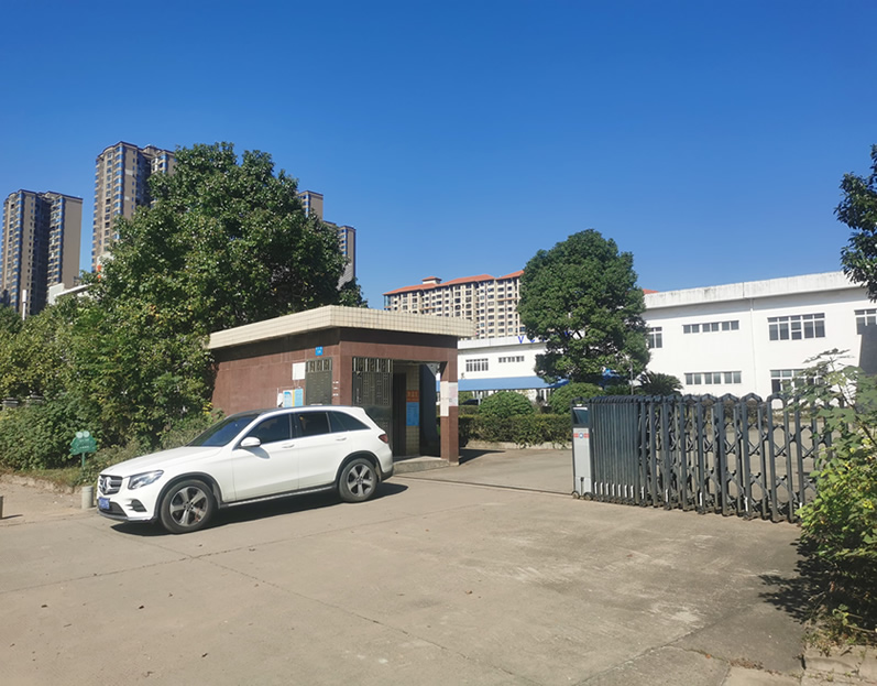 中贏供水設(shè)備廠房大門